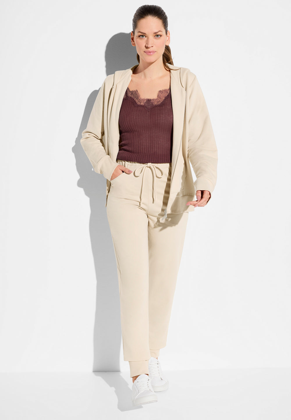 Richelieu | Spaghetti Top, Iconic Rib with Eyelash Lace - cranberry