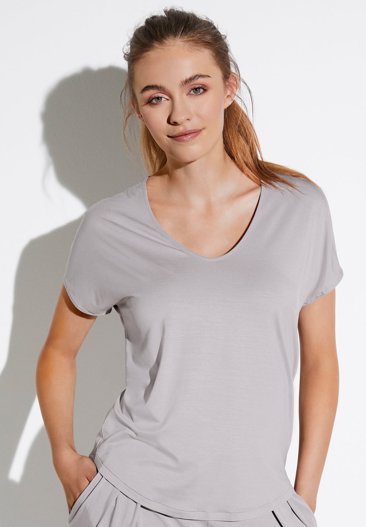 Pureness | T-Shirt à manches courtes col en V - stone grey