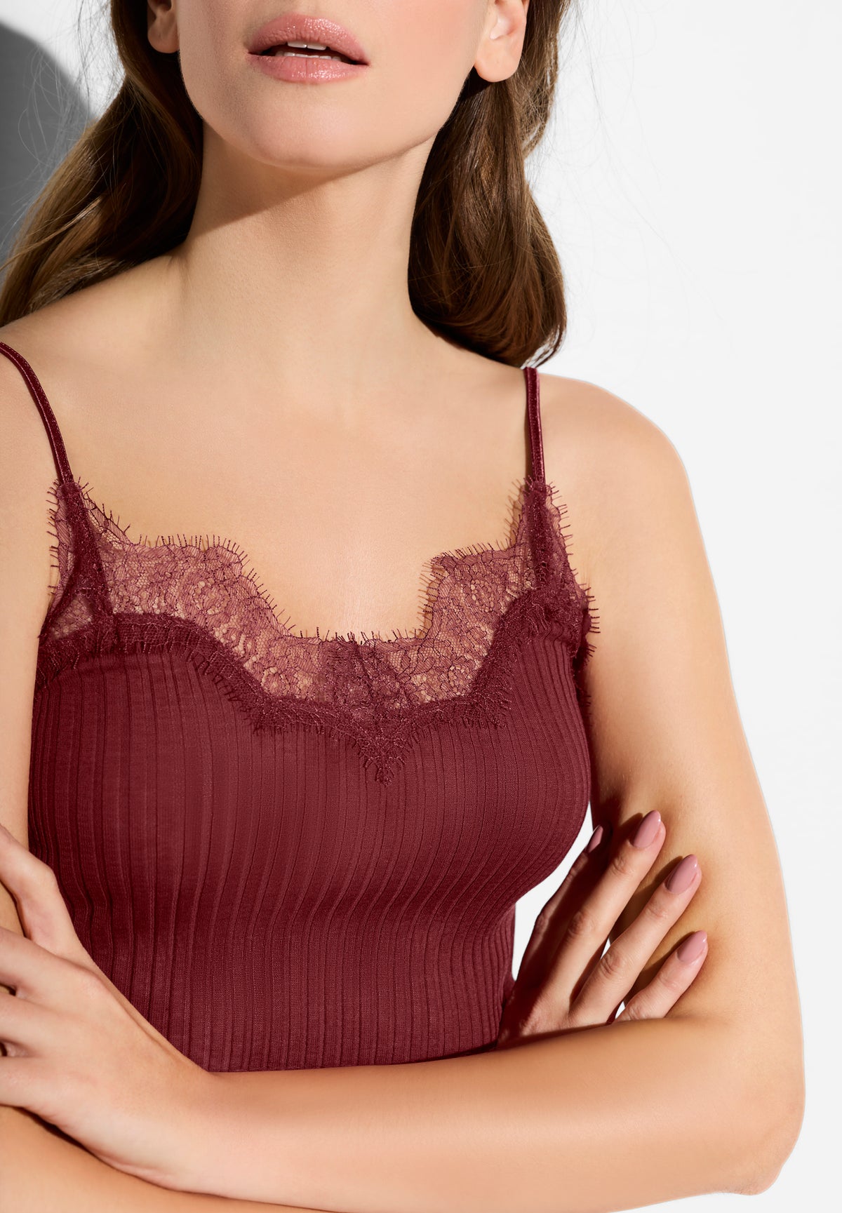 Richelieu | Spaghetti Top, Iconic Rib with Eyelash Lace - cranberry