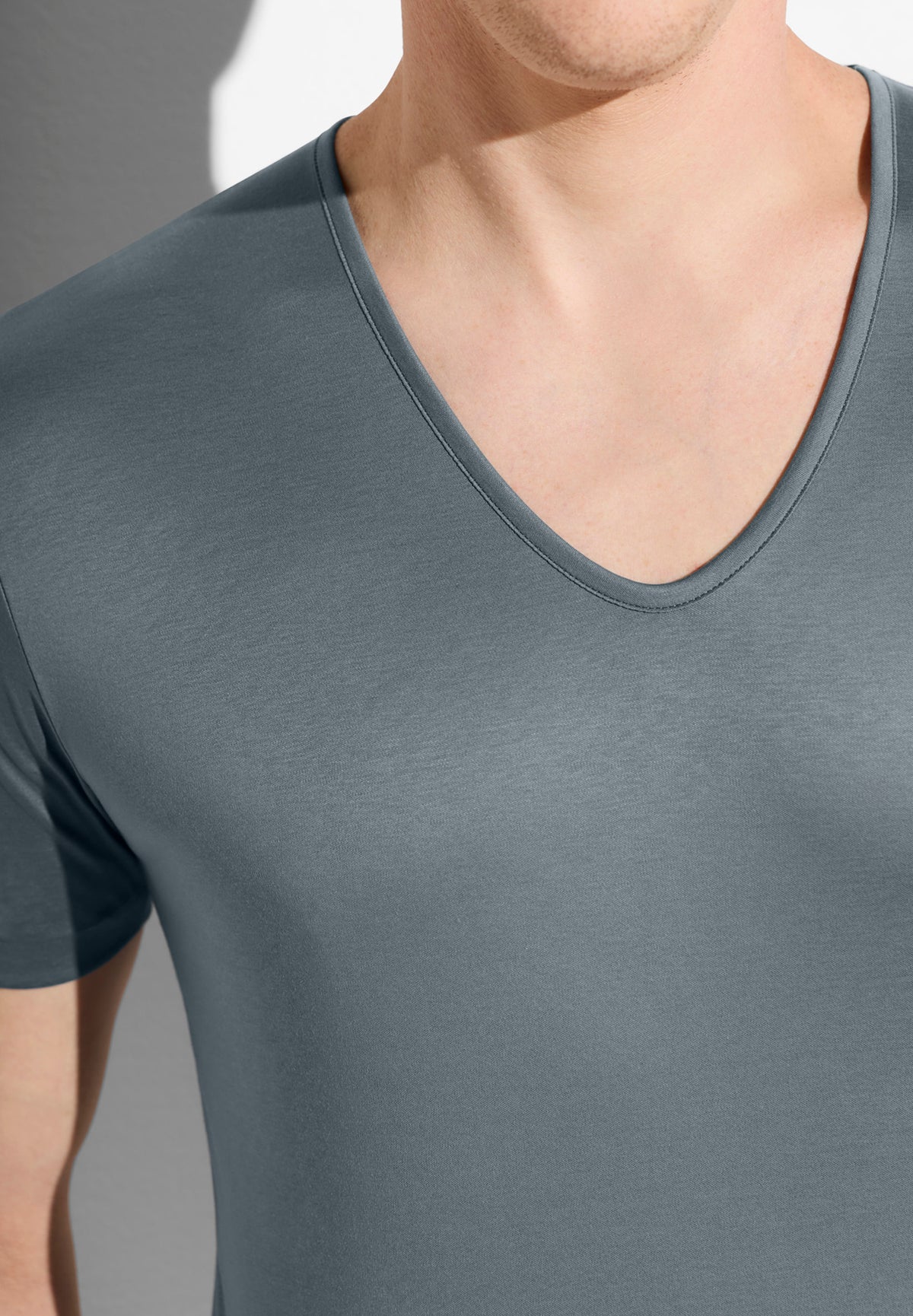 Sea Island | T-Shirt kurzarm V-Ausschnitt - light slate