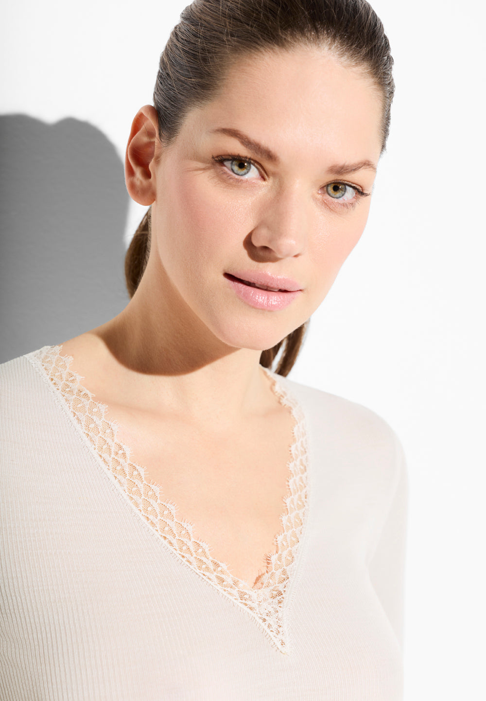 Wool & Silk | T-Shirt Long Sleeve, 2x2 Rippe mit Wimpernspitze - dove