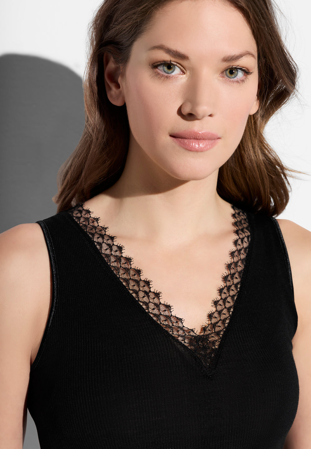 Wool & Silk | Top, 2x2 Rippe mit Wimpernspitze - schwarz