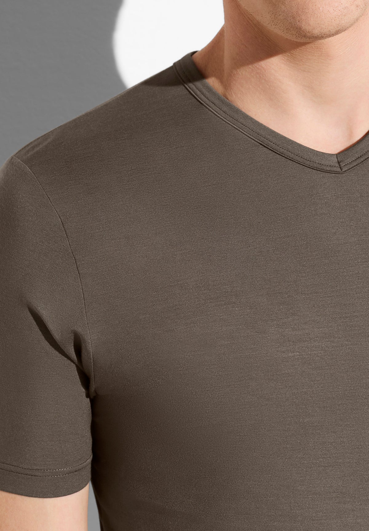 Pureness | T-Shirt kurzarm V-Ausschnitt aus Modal, Body Fit - walnut