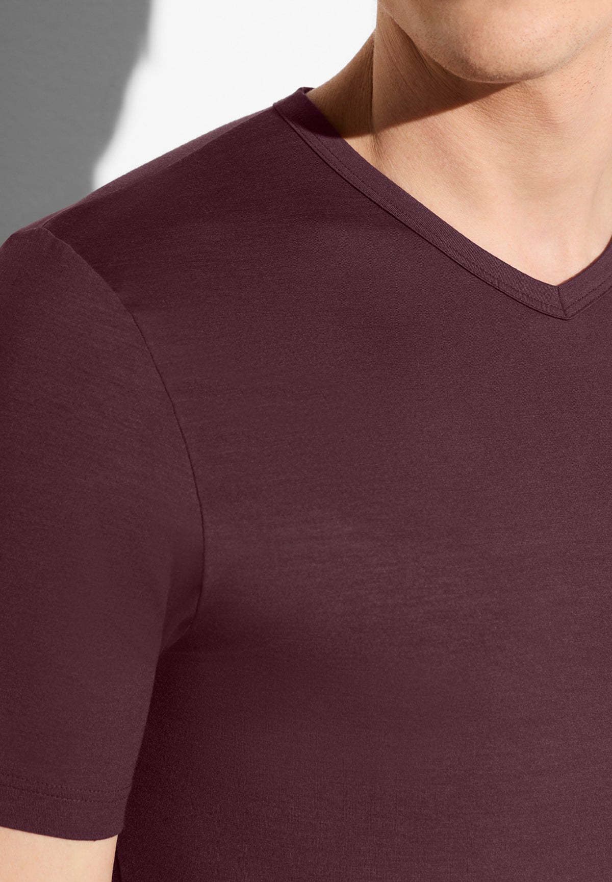 Pureness | T-Shirt kurzarm V-Ausschnitt aus Modal, Body Fit - ruby wine