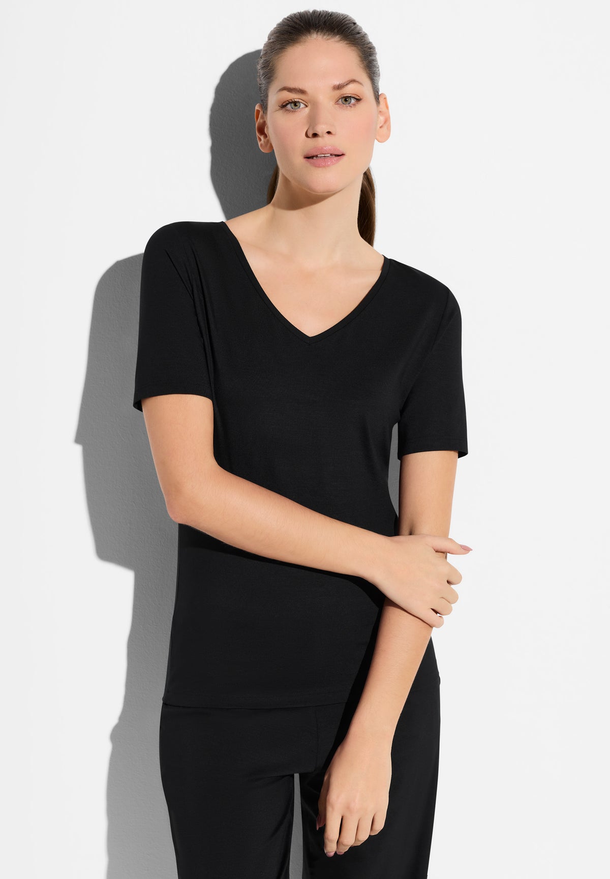 Pureness | T-Shirt kurzarm V-Ausschnitt aus Modal, Body Fit - schwarz