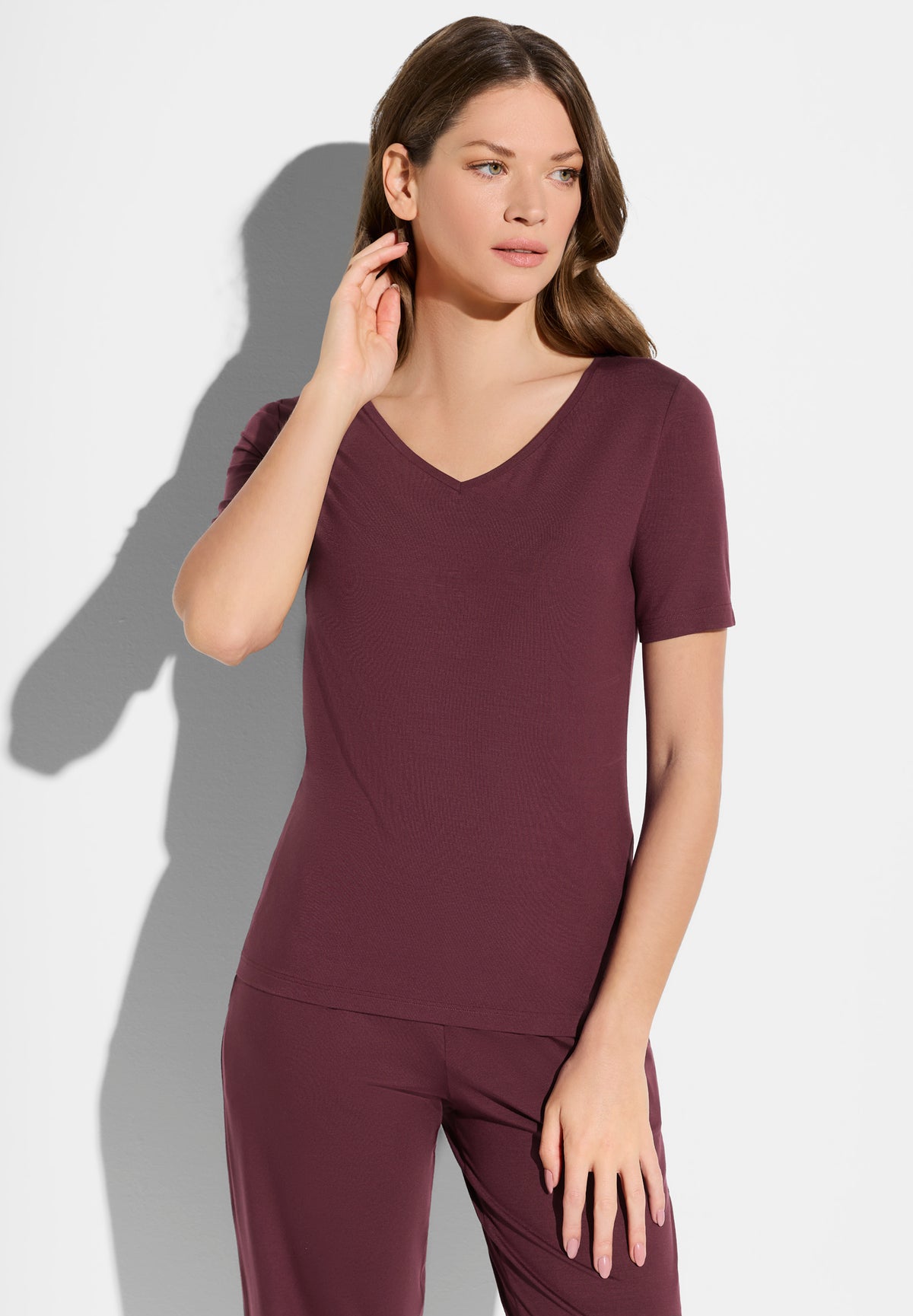 Pureness | T-Shirt kurzarm V-Ausschnitt aus Modal, Body Fit - ruby wine