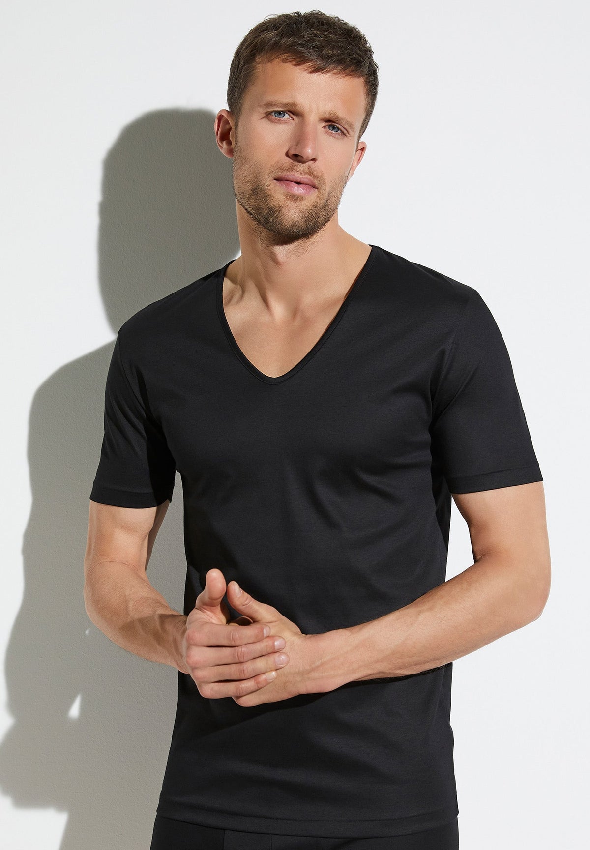 Sea Island | T-Shirt Short Sleeve V-Neck - black