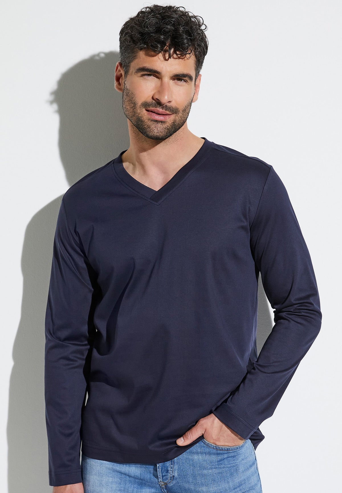 Long sleeve V-neck t-shirt