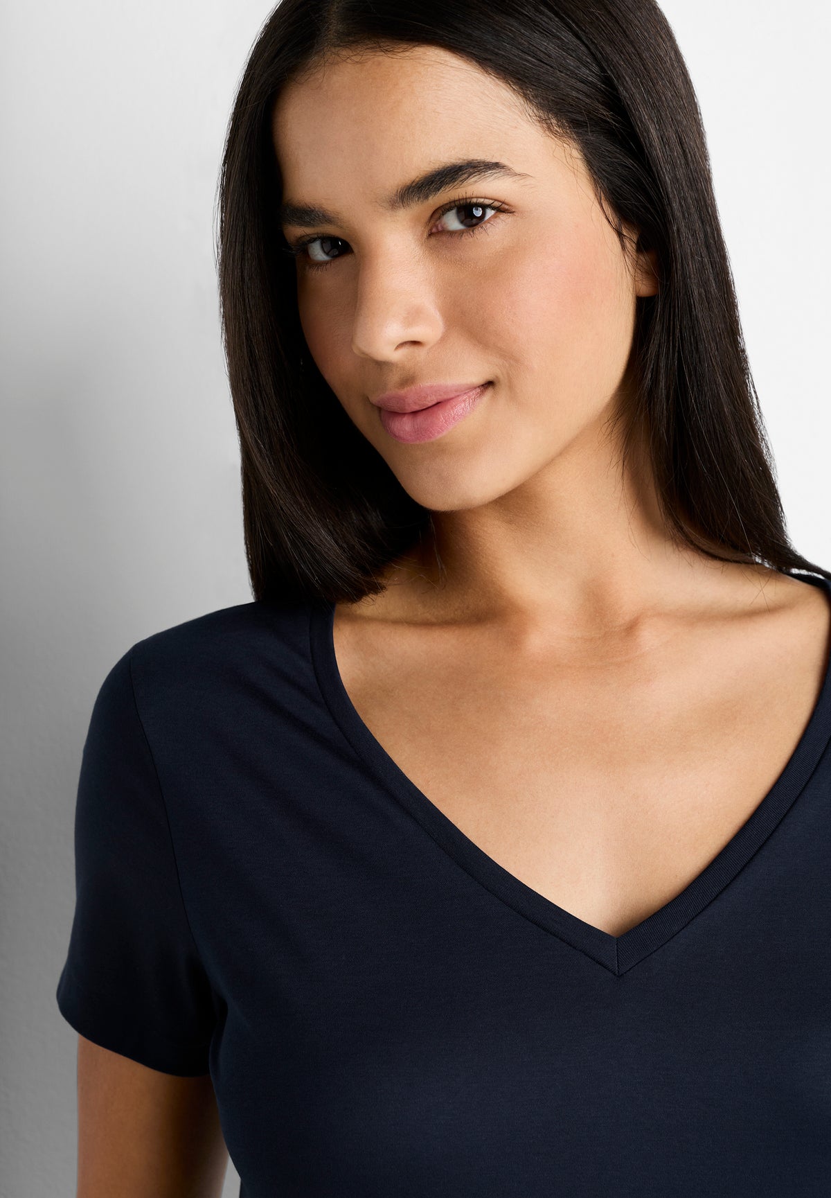 Sea Island | T-Shirt kurzarm V-Ausschnitt, Swissmade Ready-to-Wear für Damen - navy