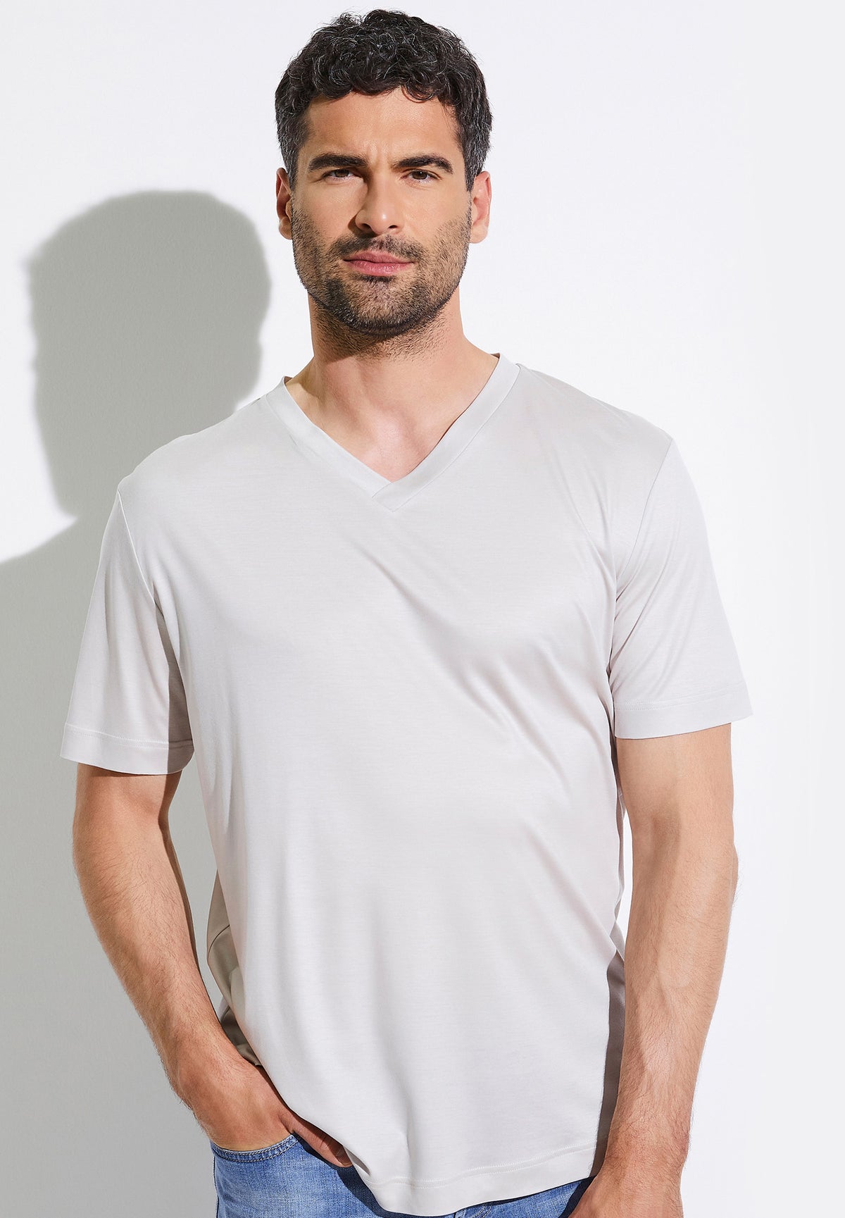 Sustainable Luxury | T-Shirt à manches courtes col en V - light grey