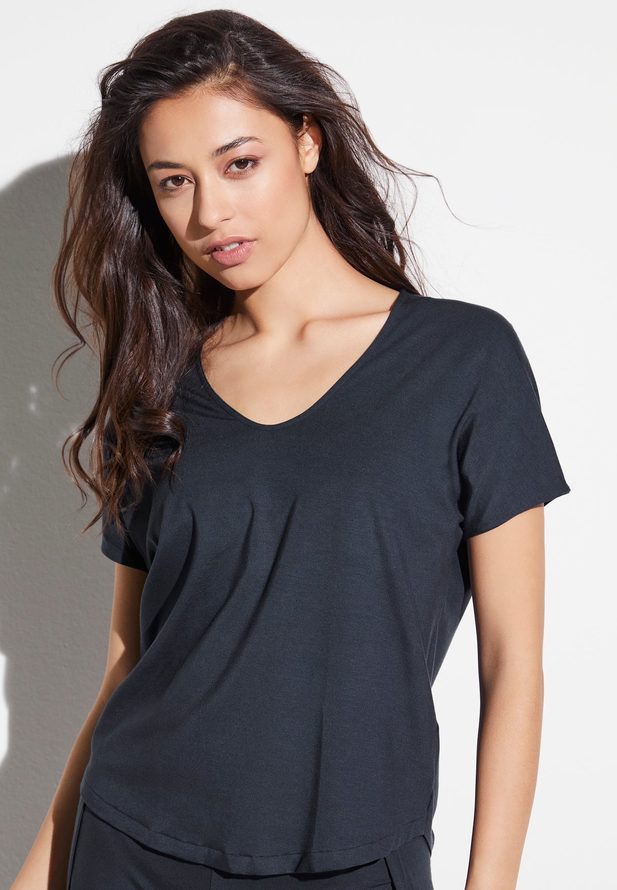 Pureness | T-Shirt kurzarm V-Ausschnitt - nearly black