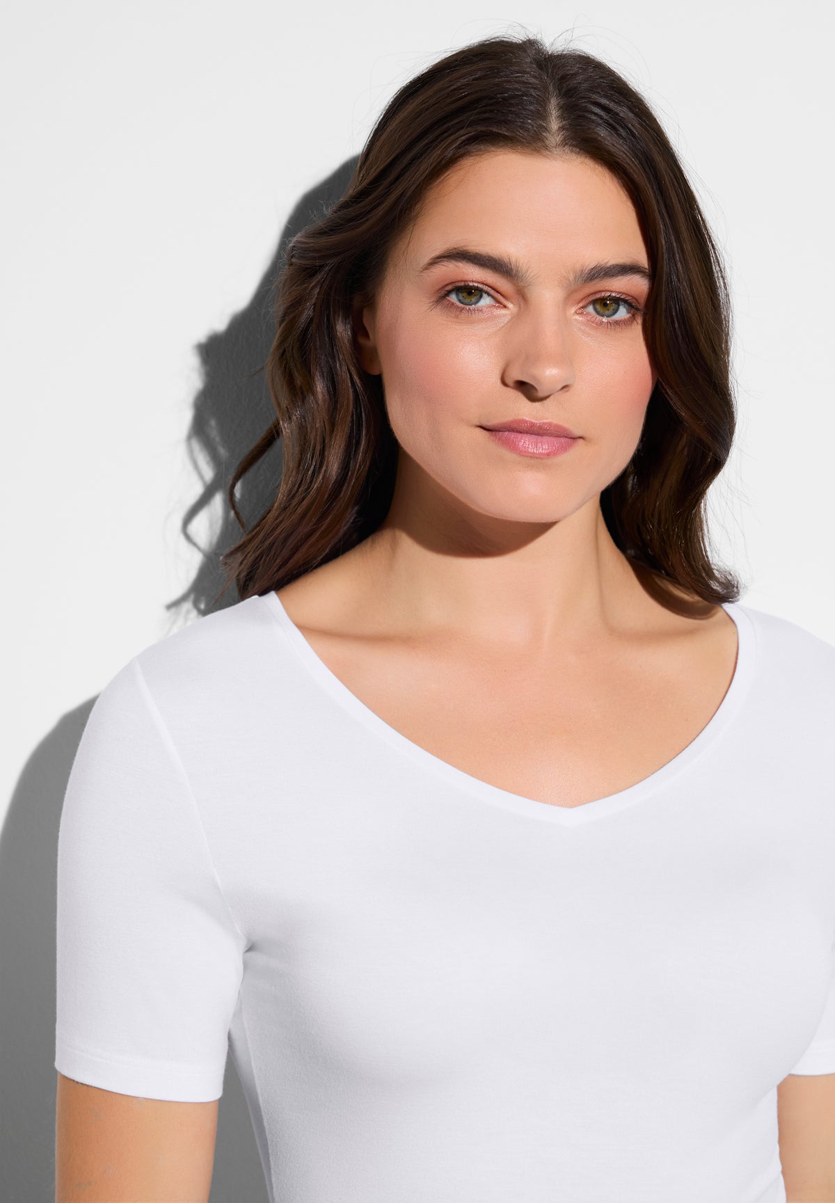 Pureness | T-shirt short sleeve V-neck - white